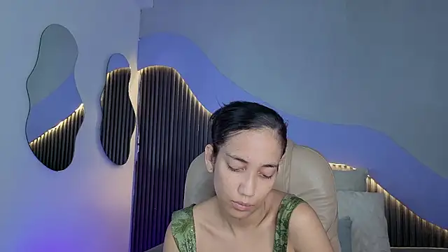 hot little bunny online show from March 22, 9:27 pm