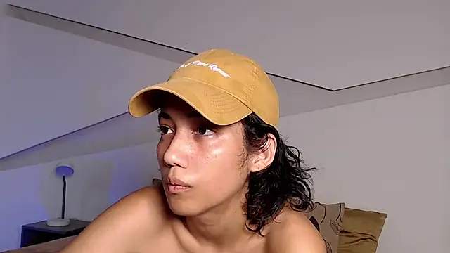 Snapshot of hot_little_bunny chatting on September 9, 9:13 pm hot little bunny online show from September 9, 9:13 pm