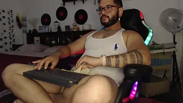 Snapshot of Xein_WoIf chatting on July 6, 3:02 am Xein WoIf online show from July 6, 3:02 am