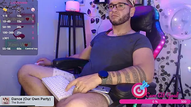 Snapshot of Xein_WoIf chatting on October 13, 2:35 am Xein WoIf online show from October 13, 2:35 am