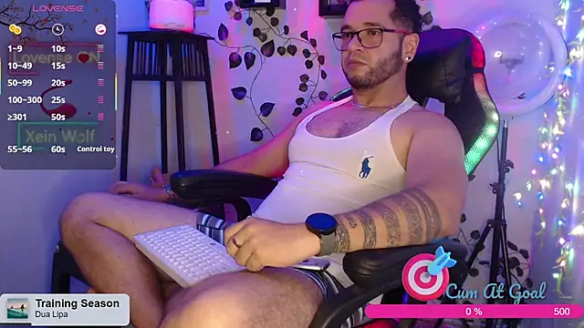 Snapshot of Xein_WoIf chatting on October 15, 2:43 am Xein WoIf online show from October 15, 2:43 am