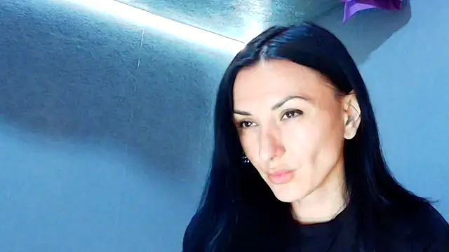 Snapshot of Siaconna chatting on June 12, 8:45 am Siaconna online show from June 12, 8:45 am
