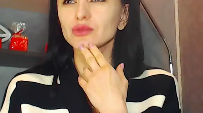 Snapshot of Siaconna chatting on February 12, 9:42 am Siaconna online show from February 12, 9:42 am
