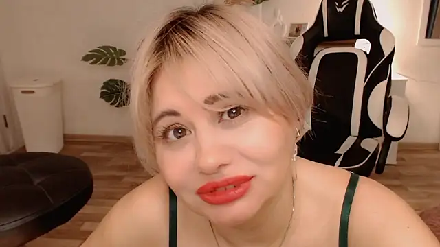 Lola Richie online show from March 9, 5:00 am