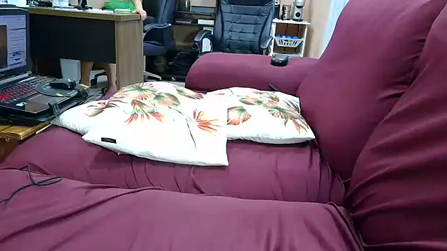 Snapshot of Kellynha_Sweet chatting on December 2, 9:27 pm Kellynha Sweet online show from December 2, 9:27 pm