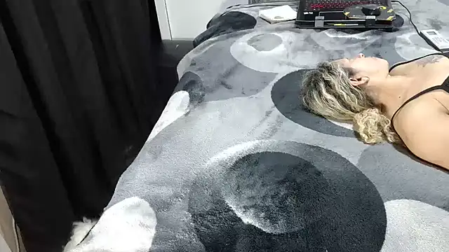 Snapshot of Kellynha_Sweet chatting on June 8, 1:28 am Kellynha Sweet online show from June 8, 1:28 am