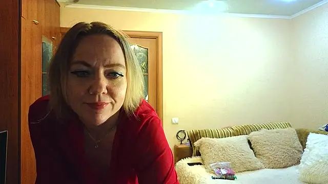 YourQueenX online show from April 2, 5:03 am