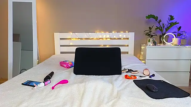 Snapshot of tanya_goddesss chatting on February 25, 12:38 pm tanya goddesss online show from February 25, 12:38 pm