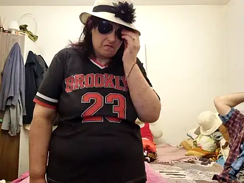 Snapshot of Samantha_Squirt@xh chatting on December 1, 10:37 pm Samantha Squirtxh online show from December 1, 10:37 pm