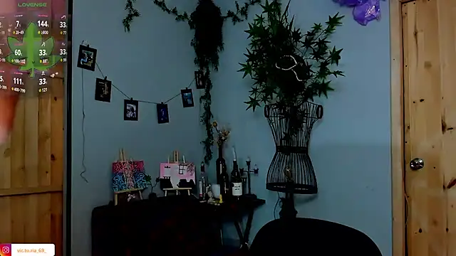 VickyJackson  online show from January 7, 6:02 pm