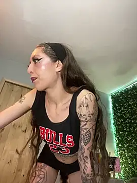 VickyJackson  online show from March 4, 9:44 pm