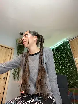 VickyJackson  online show from April 13, 8:46 pm