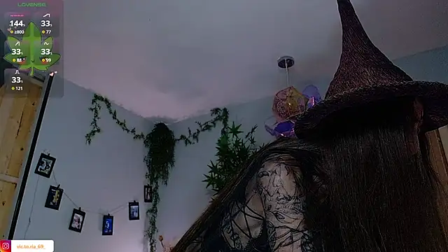 Snapshot of VickyJackson_ chatting on October 31, 5:31 pm VickyJackson online show from October 31, 5:31 pm