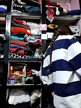 VickyJackson  online show from February 12, 5:56 pm