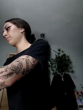 VickyJackson  online show from February 10, 9:25 pm