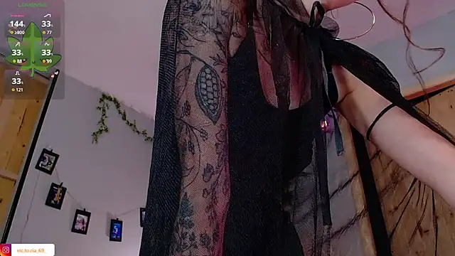 VickyJackson  online show from December 18, 4:22 pm