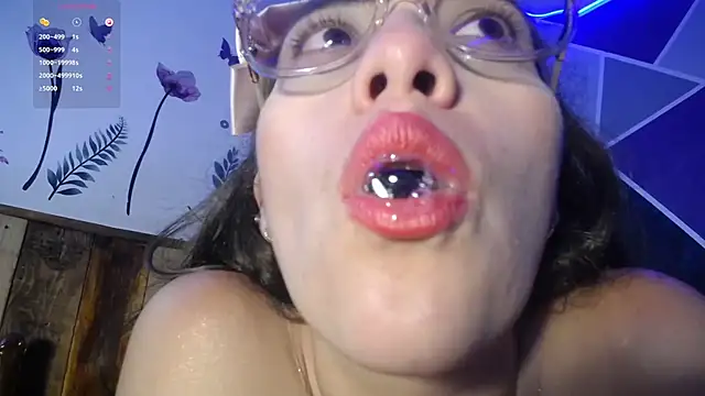 DaMikaela  online show from November 29, 7:14 pm