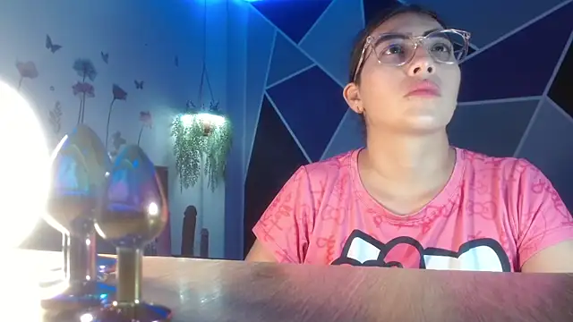 DaMikaela  online show from September 22, 6:47 pm
