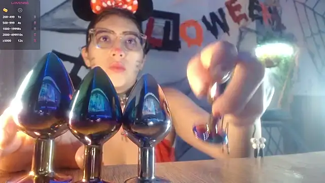 DaMikaela  online show from October 8, 7:03 pm