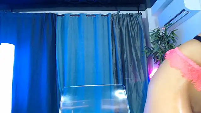 Snapshot of DanieleAida chatting on October 15, 5:39 am DanieleAida online show from October 15, 5:39 am