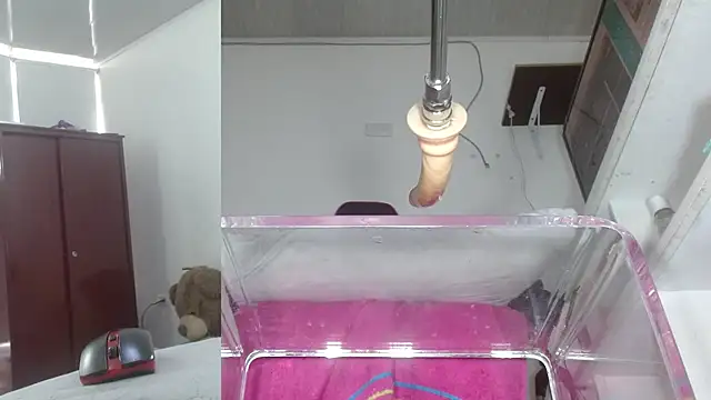 Snapshot of sammyEvans__ chatting on October 6, 2:18 pm sammyEvans online show from October 6, 2:18 pm