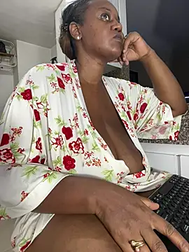 LiraRusso online show from April 29, 11:22 pm
