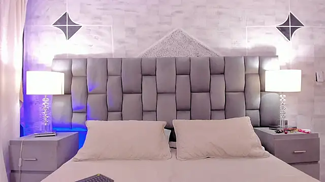 Snapshot of CinthiaCollins chatting on February 5, 10:11 pm CinthiaCollins online show from February 5, 10:11 pm