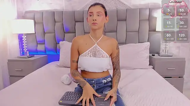 Snapshot of CinthiaCollins chatting on February 18, 8:25 pm CinthiaCollins online show from February 18, 8:25 pm