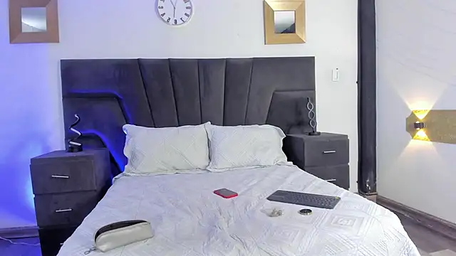 Snapshot of CinthiaCollins chatting on March 17, 1:29 pm CinthiaCollins online show from March 17, 1:29 pm