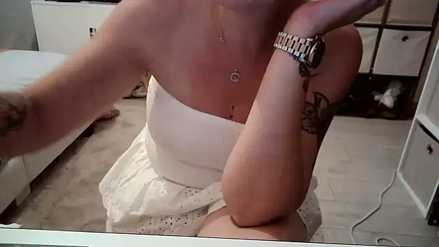 Snapshot of Nikita65150 chatting on May 27, 8:43 am Nikita65150 online show from May 27, 8:43 am