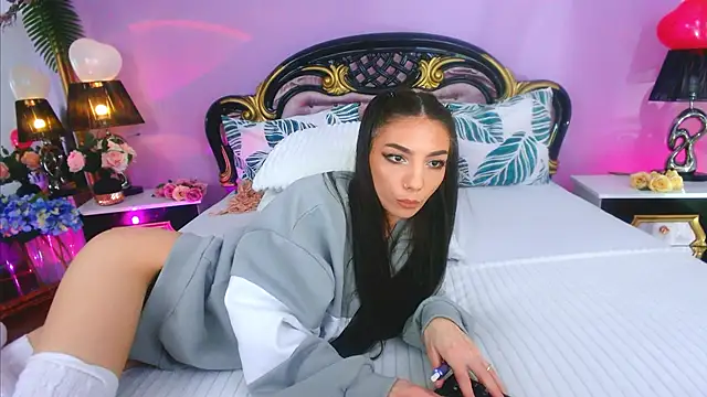 Snapshot of MyaJenson chatting on February 13, 5:29 am MyaJenson online show from February 13, 5:29 am