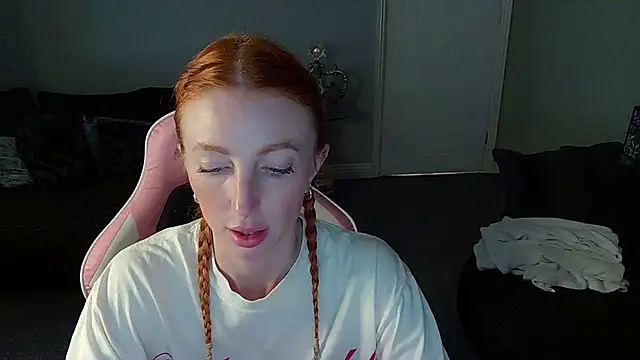 Snapshot of Red_firesquirt chatting on September 19, 2:10 pm Red firesquirt online show from September 19, 2:10 pm