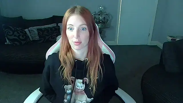 Snapshot of Red_firesquirt chatting on January 6, 3:27 pm Red firesquirt online show from January 6, 3:27 pm