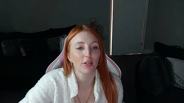 Snapshot of Red_firesquirt chatting on February 18, 2:38 pm Red firesquirt online show from February 18, 2:38 pm