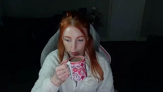 Snapshot of Red_firesquirt chatting on February 11, 2:46 pm Red firesquirt online show from February 11, 2:46 pm