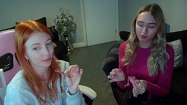 Snapshot of Red_firesquirt chatting on February 24, 10:03 pm Red firesquirt online show from February 24, 10:03 pm