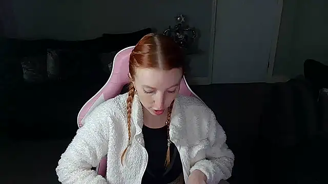 Snapshot of Red_firesquirt chatting on February 20, 3:30 pm Red firesquirt online show from February 20, 3:30 pm