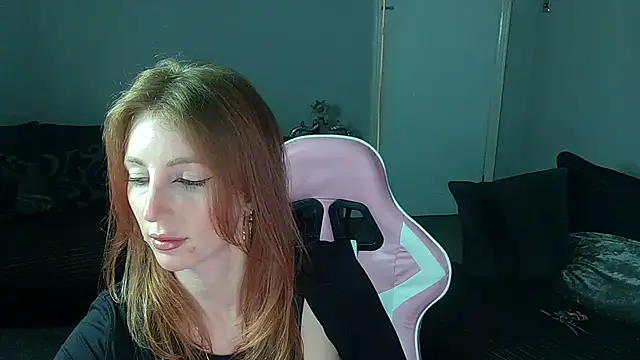 Red firesquirt online show from April 15, 1:59 pm