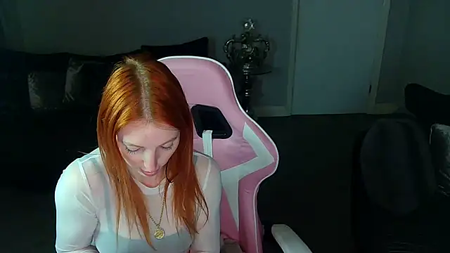 Snapshot of Red_firesquirt chatting on February 19, 9:25 pm Red firesquirt online show from February 19, 9:25 pm