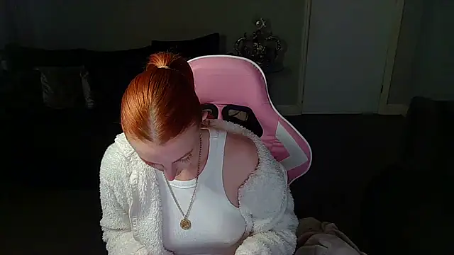 Snapshot of Red_firesquirt chatting on February 13, 3:14 pm Red firesquirt online show from February 13, 3:14 pm