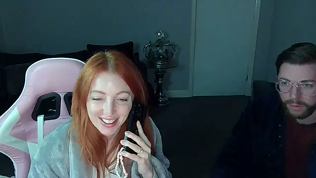 Snapshot of Red_firesquirt chatting on February 6, 9:06 pm Red firesquirt online show from February 6, 9:06 pm