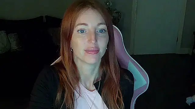 Snapshot of Red_firesquirt chatting on February 3, 3:06 pm Red firesquirt online show from February 3, 3:06 pm