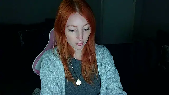 Snapshot of Red_firesquirt chatting on February 7, 2:37 pm Red firesquirt online show from February 7, 2:37 pm