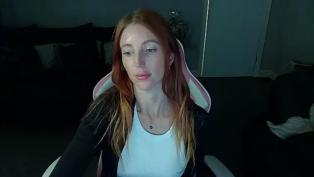 Snapshot of Red_firesquirt chatting on January 12, 12:45 pm Red firesquirt online show from January 12, 12:45 pm