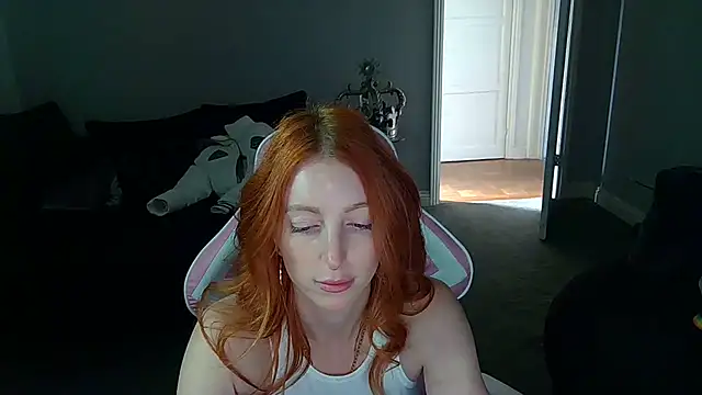 Snapshot of Red_firesquirt chatting on March 20, 2:42 pm Red firesquirt online show from March 20, 2:42 pm