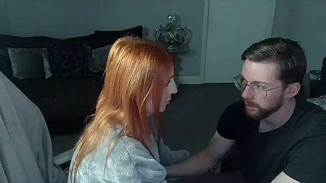 Snapshot of Red_firesquirt chatting on February 15, 9:28 pm Red firesquirt online show from February 15, 9:28 pm