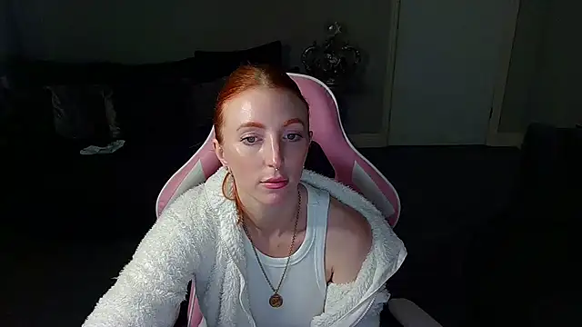 Snapshot of Red_firesquirt chatting on February 12, 2:54 pm Red firesquirt online show from February 12, 2:54 pm