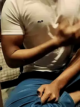 xxxhugedick0001 online show from March 8, 9:39 am