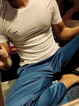 xxxhugedick0001 online show from February 26, 8:50 am