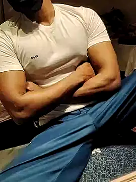 xxxhugedick0001 online show from February 25, 4:14 pm